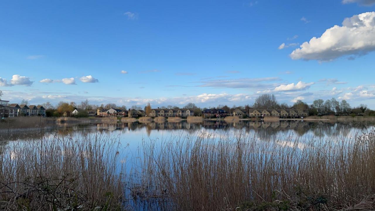 Cotswolds Lakehouse, With Hot Tub & Spa Access, Lower Mill Estate Somerford Keynes Exterior photo